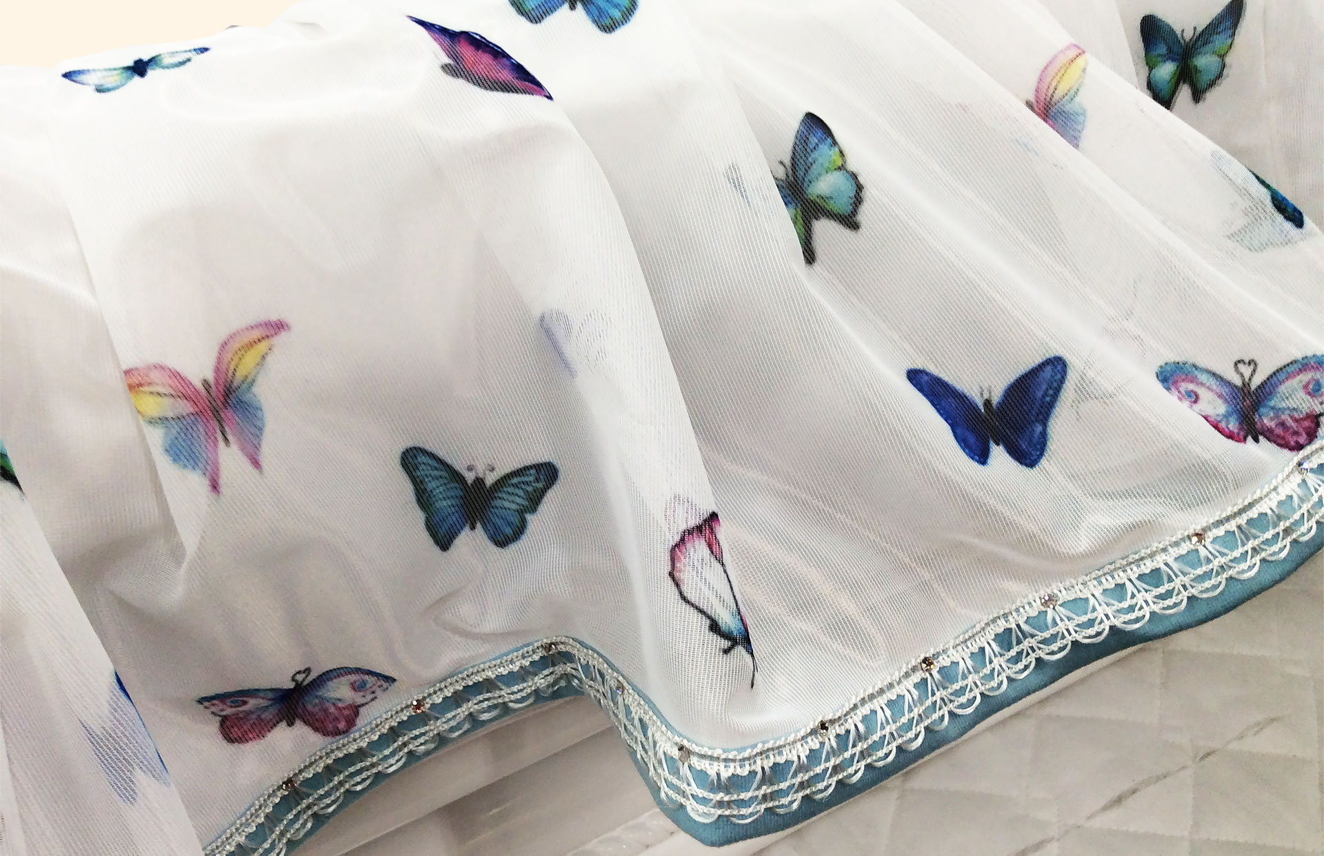 Angel Wings pink interior in detail