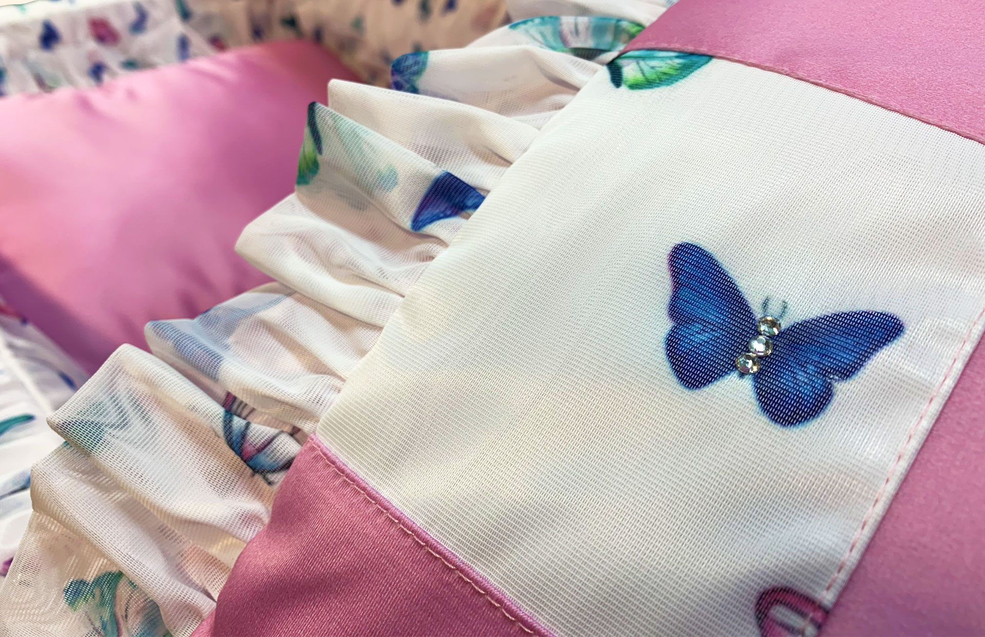 Angel Wings pink interior in detail