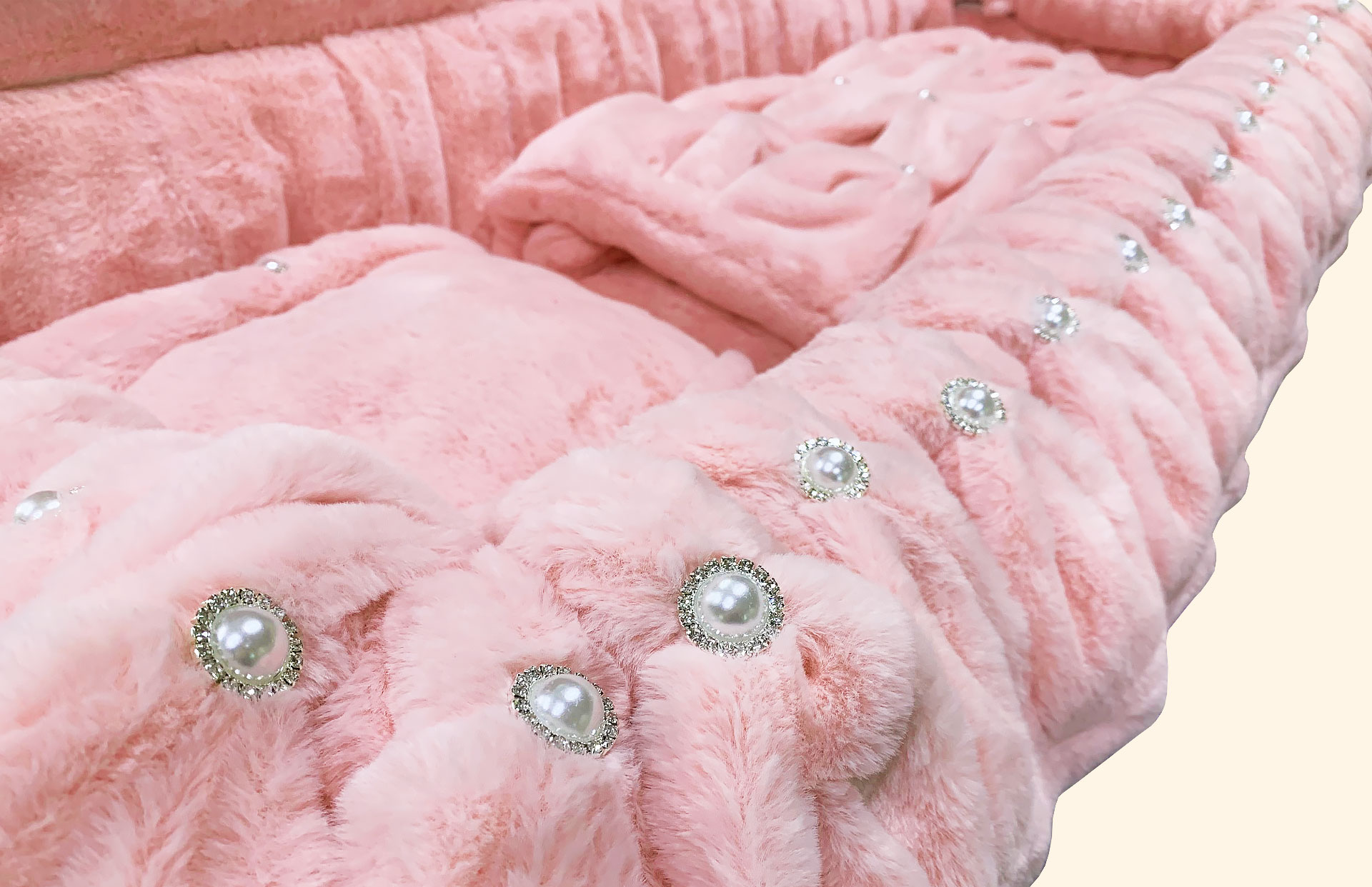 Teddy Bear pink interior in detail