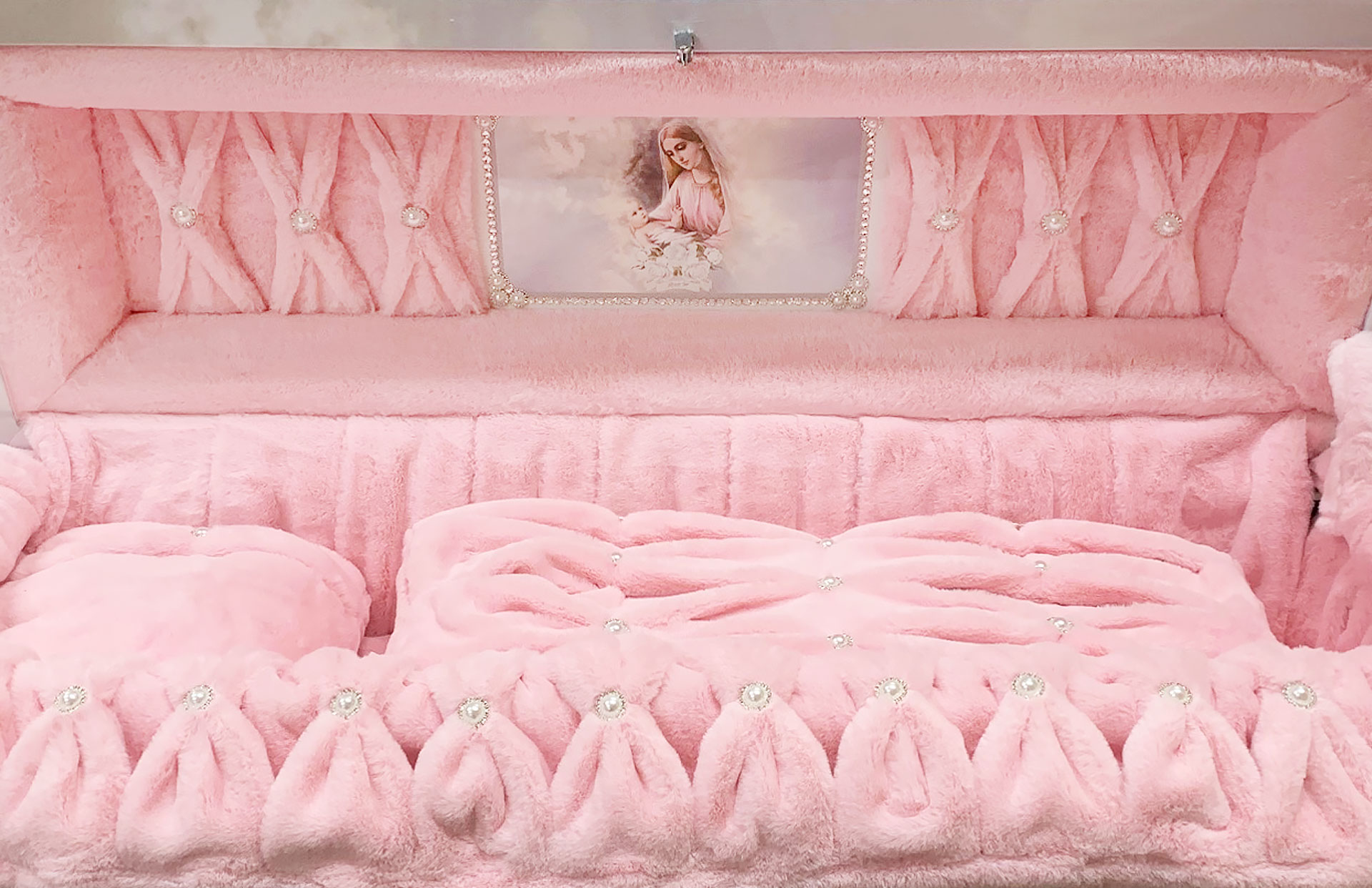 Teddy Bear pink interior in detail