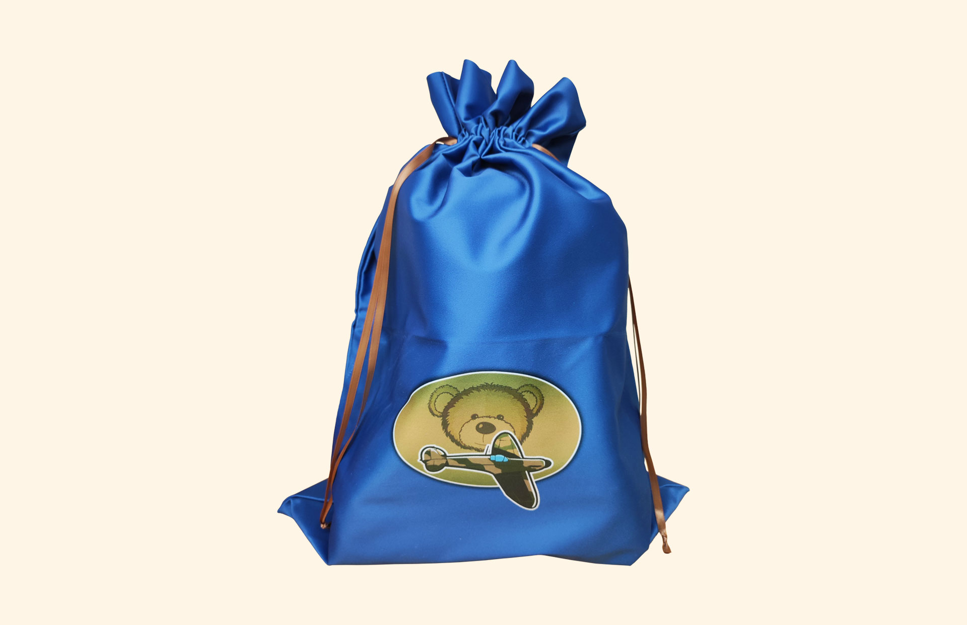 Matching spitfire pilot bag included